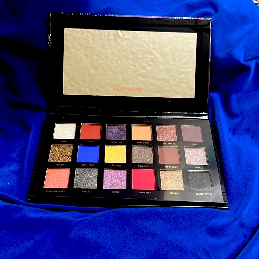 Santee Horoscope Eyeshadow Pallet